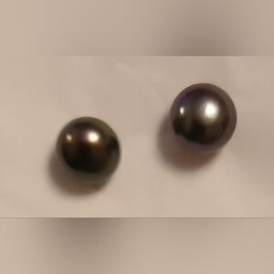 Thiathan Black Pearl Earrings